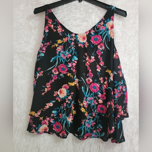 boutique Tops - Sweet Heart V Neck Blouse Floral Layered Sleeveless Blouse - Black and Pink XL